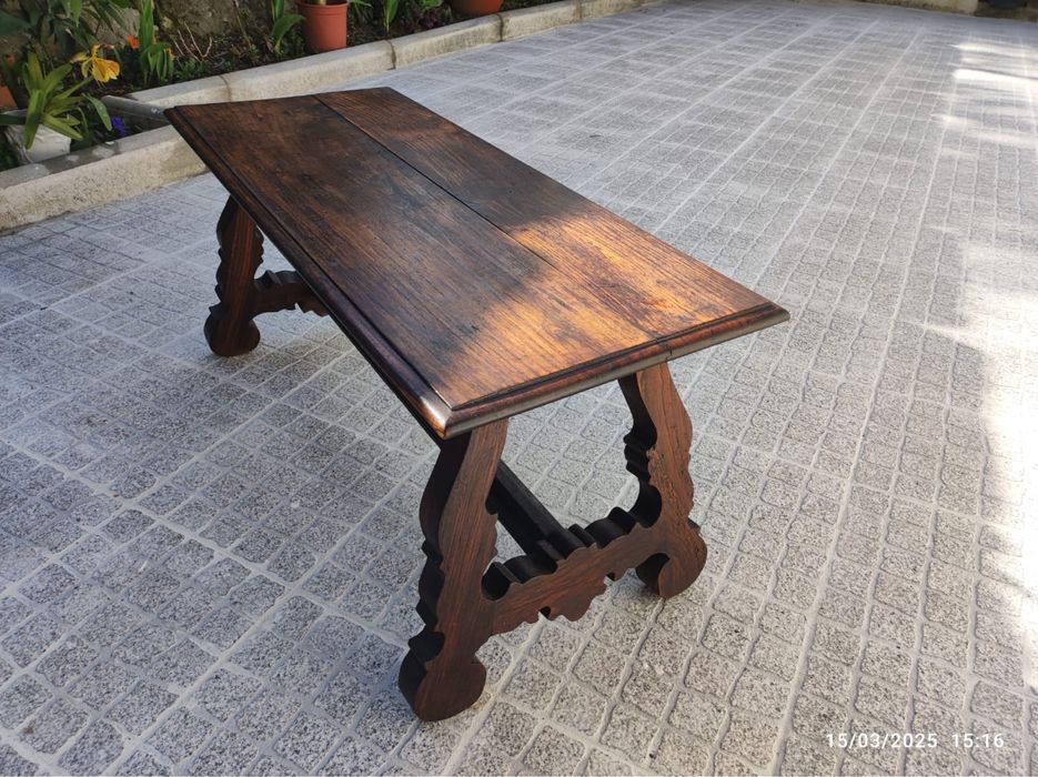 Mesa de Apoio de Interior