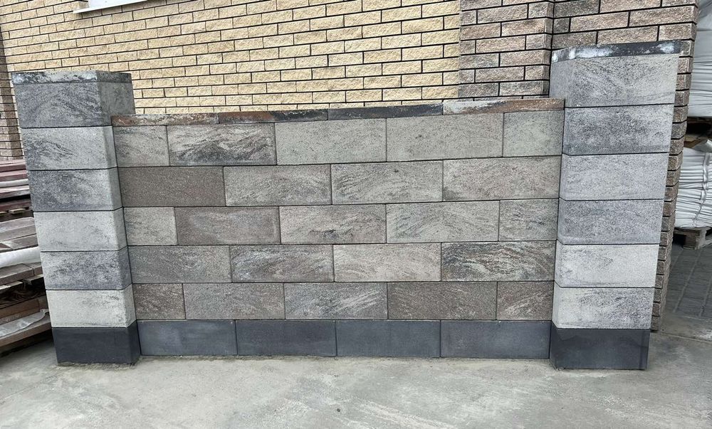 Блоки будівельні, на паркан та опалубку.