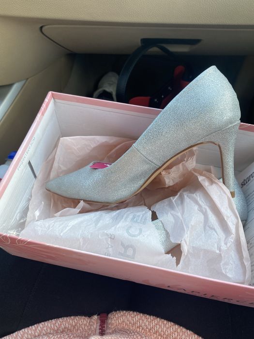 Sapatos salto prateados