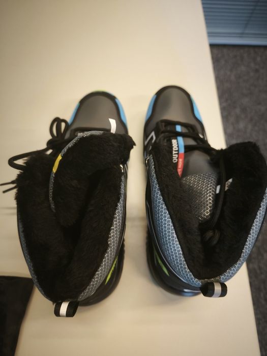 Botas montanha (pelo no interior). Novas, excelente qualidade.