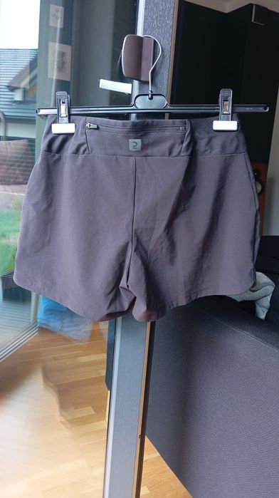 Czarne krótkie spodenki