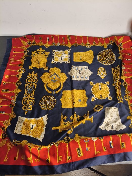 Duża stara kwadratowa apaszka PRL w klasyczne wzory ²⁰⁸