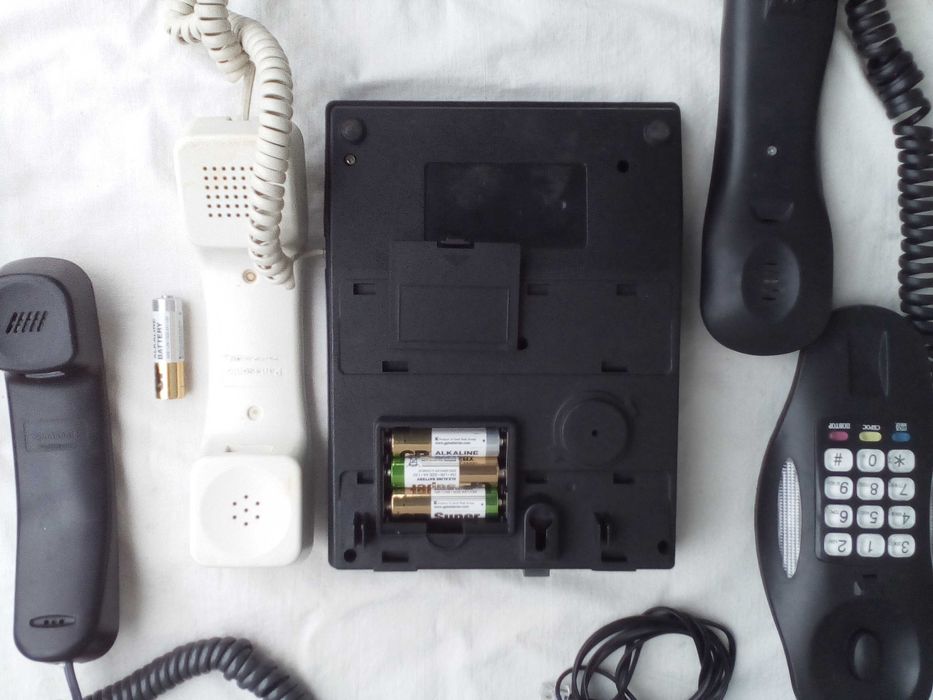 комплект проводных телефонных аппаратов + ADSL интернет модем