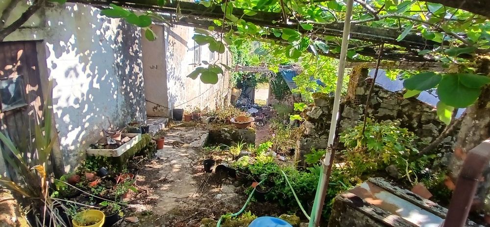 Moradia em pedra para restaurar