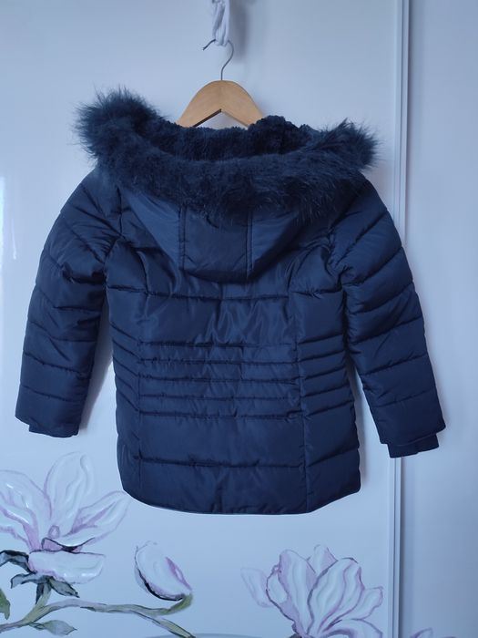 Stan bdb: kurtka zimowa puszysta granatowa 7 8 lat do 128cm