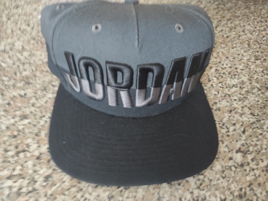 Boné de homem desportivo