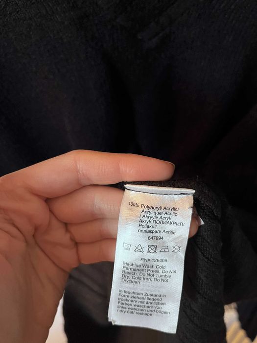 Sweter czarny dekolt V serek sweterek S