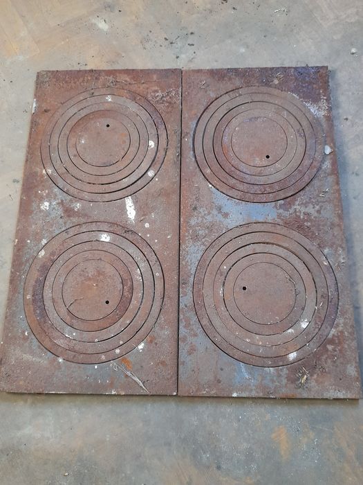 Dwa zestawy  fajerek żeliwnych