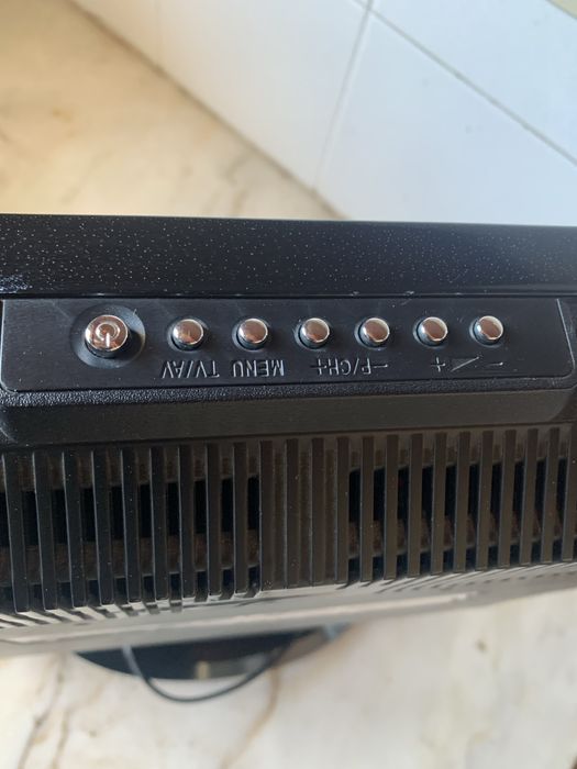 Televisão Sanyo com comando