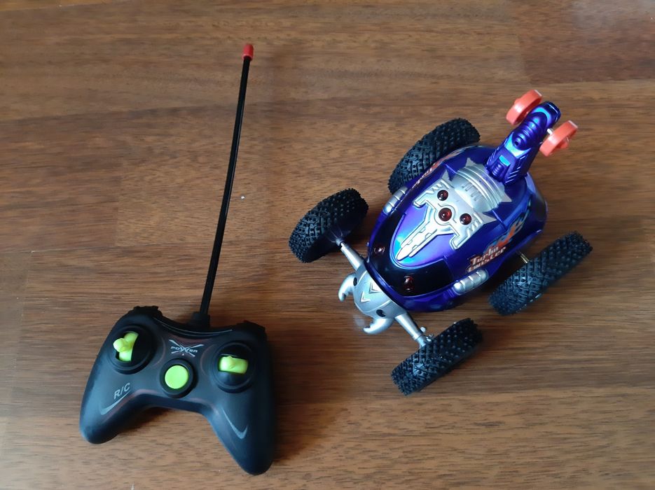 Машинка-перевёртыш на пульте.