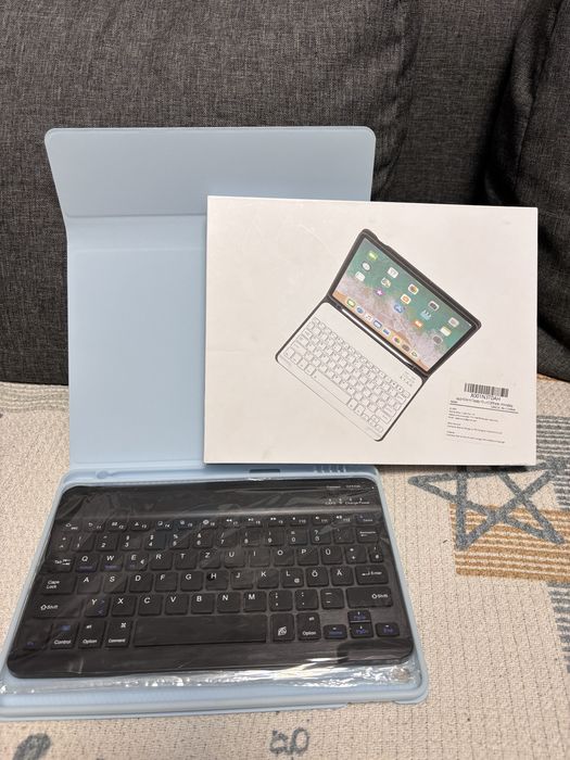 Чехол клавиатура для планшета