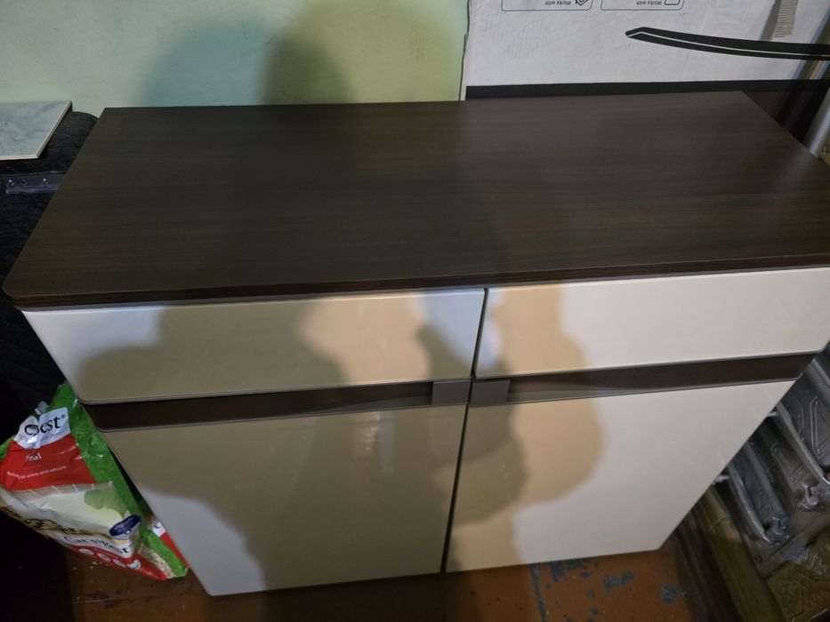 Komoda front z połyskiem