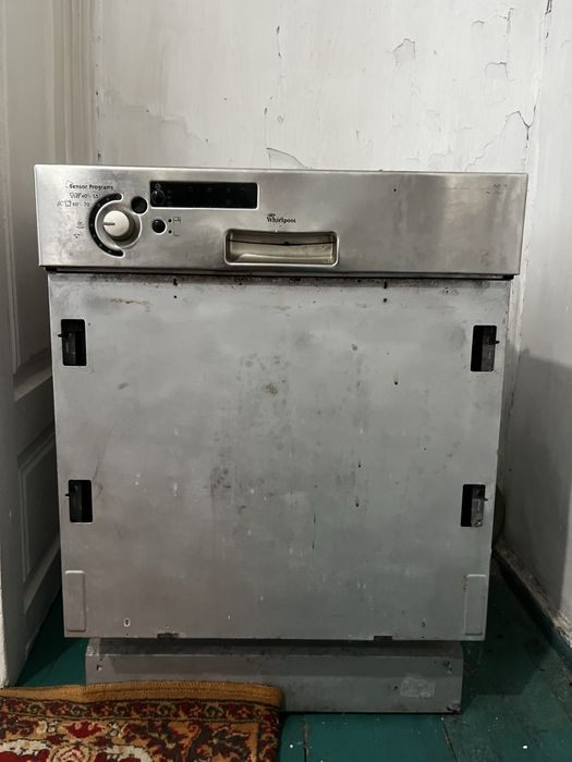 Продам посудомийну машину