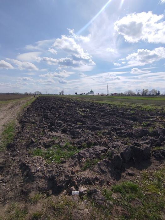 Земельна ділянка можлива під забудову (8сотих)