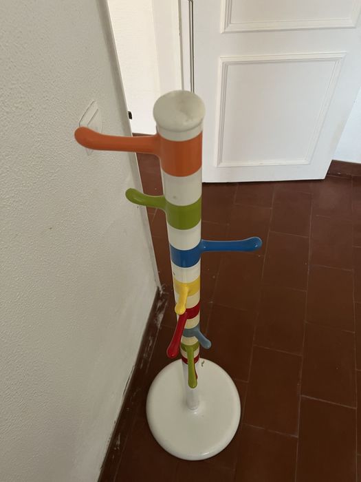 Cabide infantil sólido e bonito – 1,30 m altura
