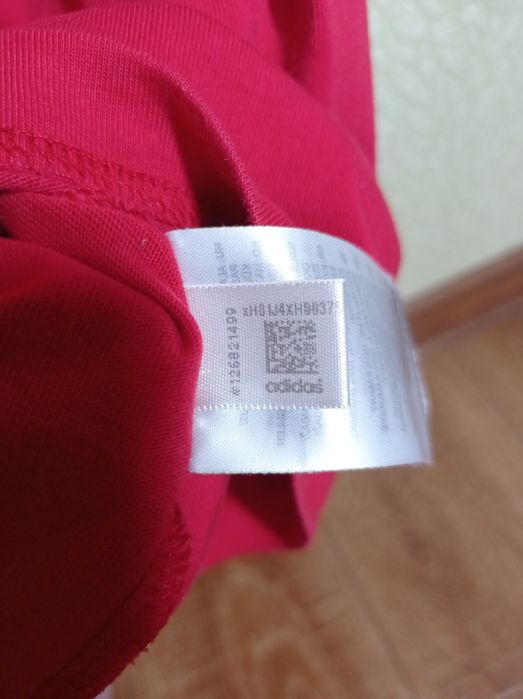Футболка Adidas.