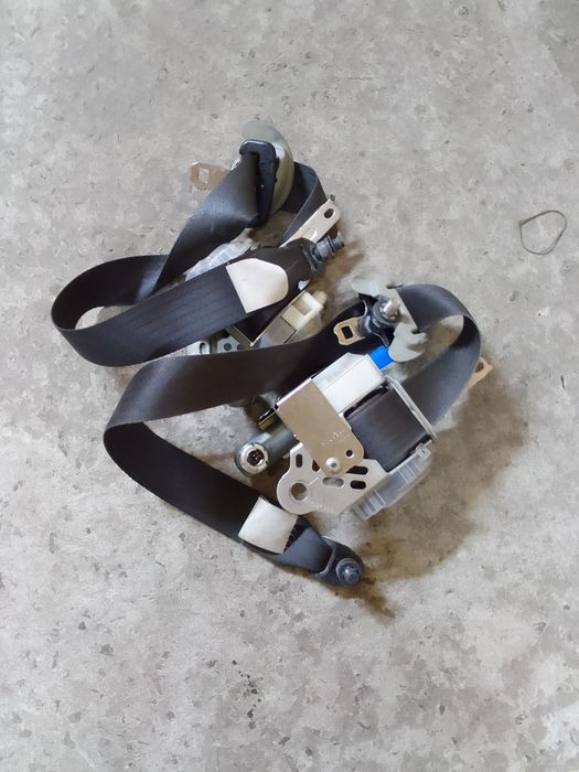 Ремнь безопасности левый  lancer 10