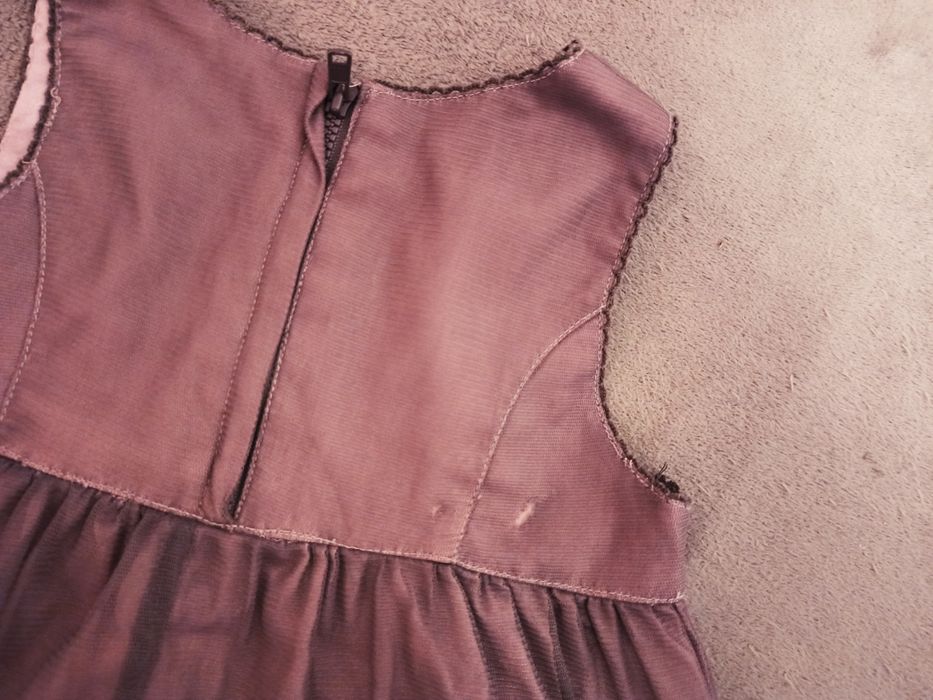 Śliczna elegancka sukienka 80