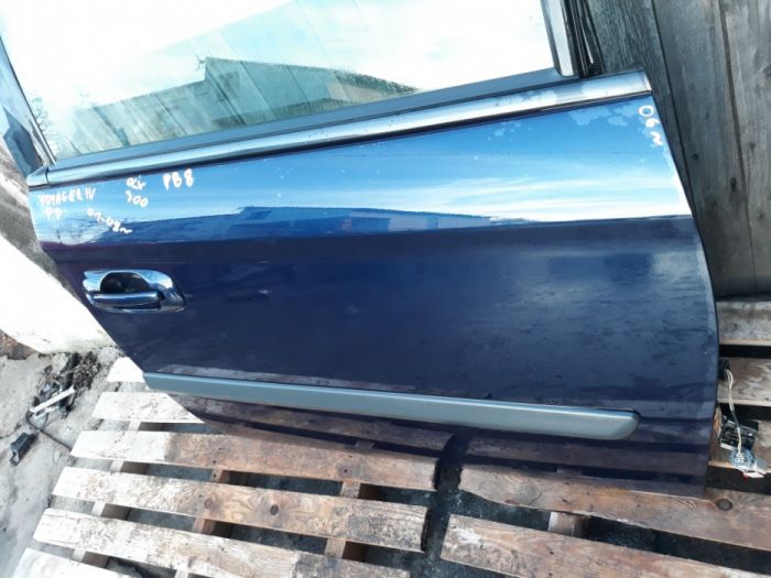 Drzwi prawy przód voyager IV 06r granat