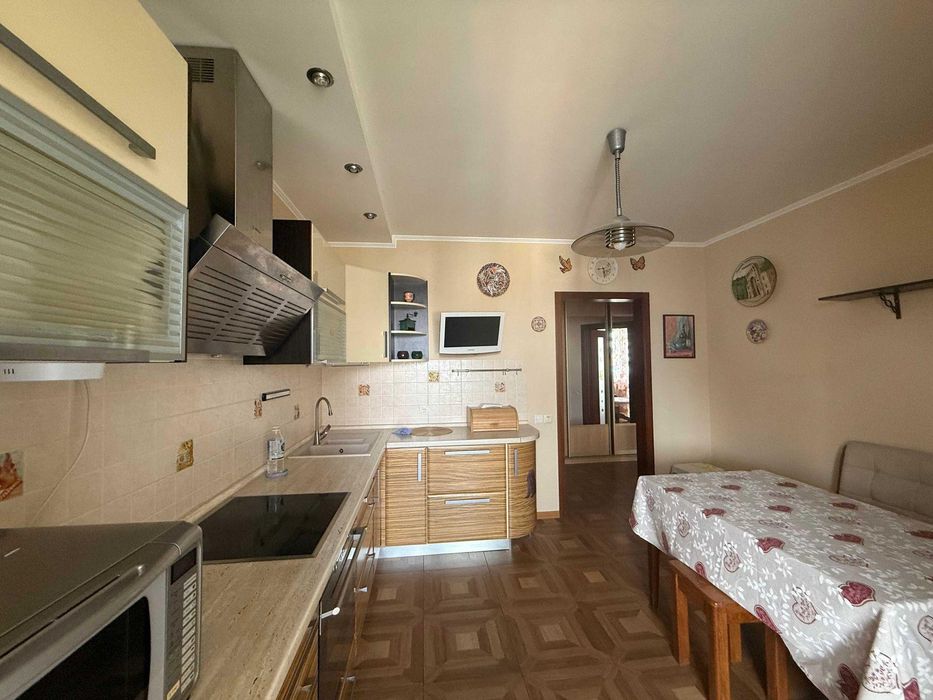 Продам 2кім.квартиру вул.Грушевського,парк Перемоги,м.Бровари DM