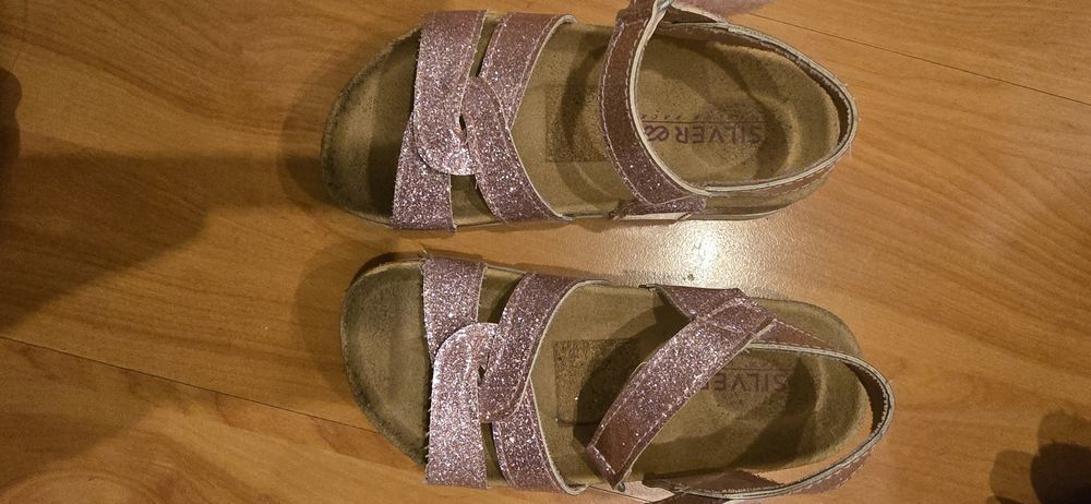 Sandálias como novas