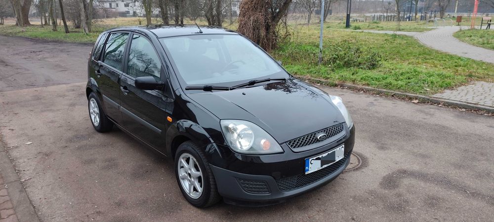Ford Fiesta-Benzyna-Ekonomiczna-Bez korozji-Niski przebieg
