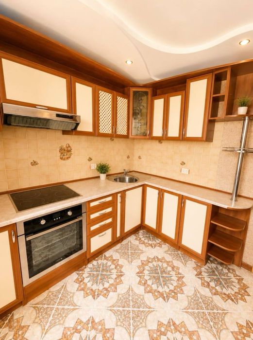 Чотирьохкімнатна квартира 80м2, з ремонтом в м. Долина