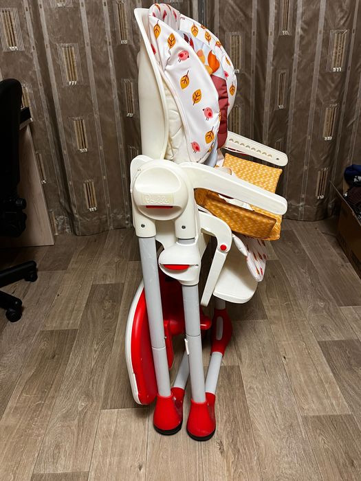 Дитячий стільчик для годування