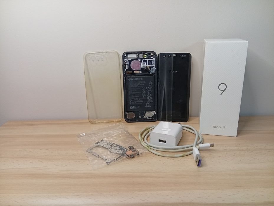 Honor 9 – komplet z pudełkiem i oryginalną ładowarką – na części