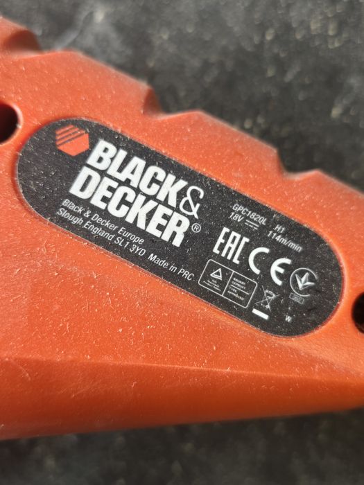 Eletrosserra telescópica BLACK + DECKER GPC1820