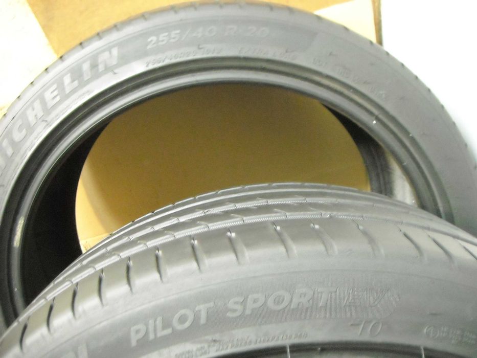 opony.255/40R20 Michelin