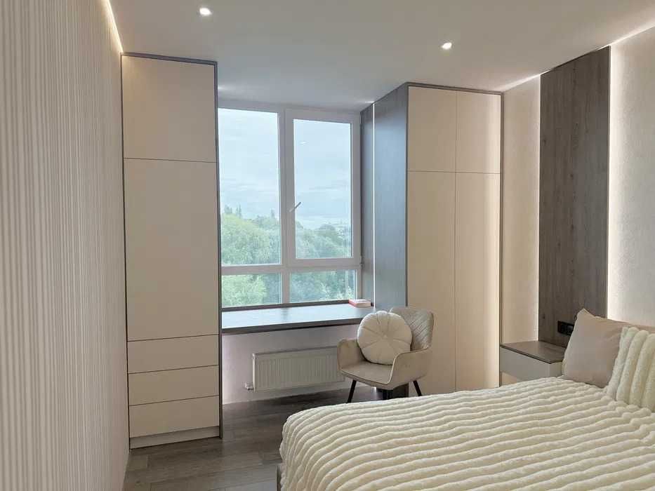 Пропонується до продажу простора 4-кімнатна квартира