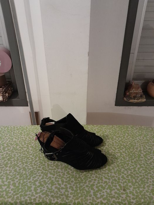 Vendo Sandálias de Senhora ATMOSPHERE muito bonitas novas