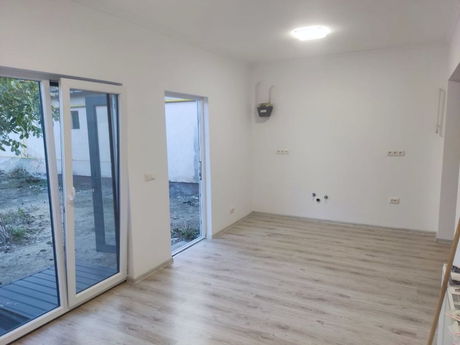 Берегове центр продається будинок, в центрі міста