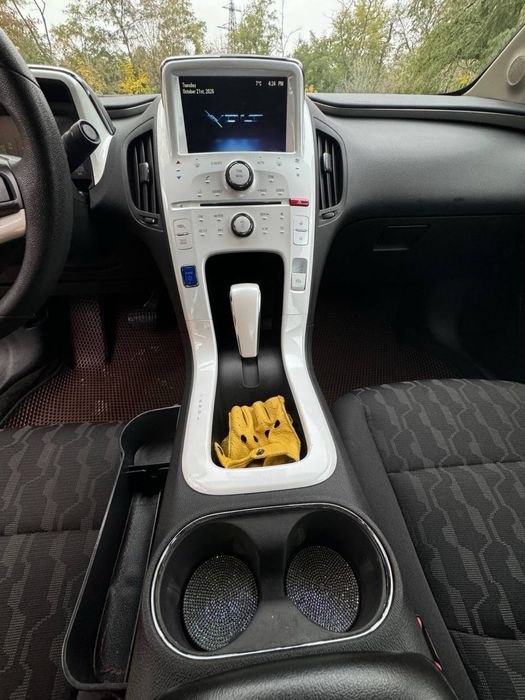 Chevrolet volt 2013 року 1.4 гібрид