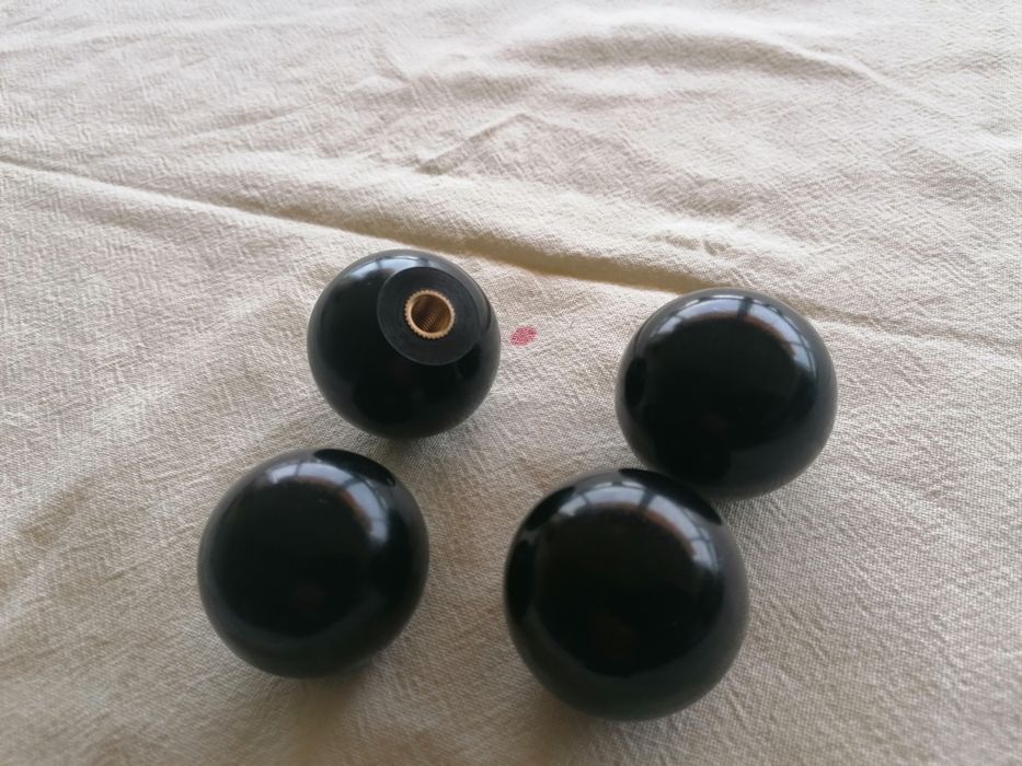 4 puxadores esfera pretos