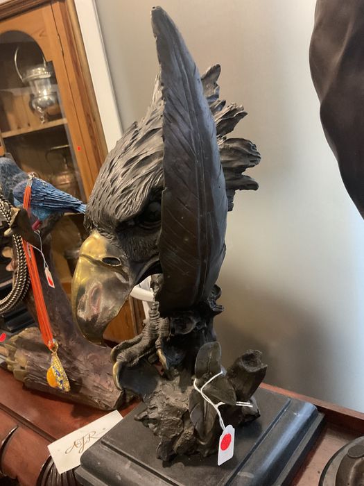 Escultura de águia em bronze altura 38 cm /outros anúncios abaixo