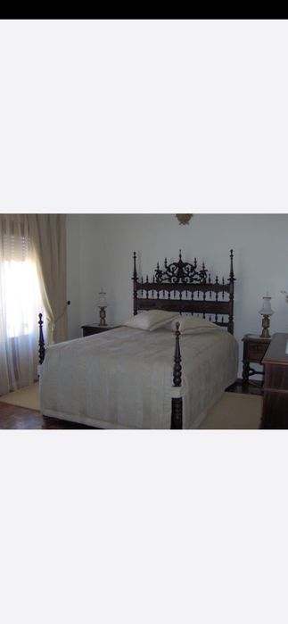 Casa tranquila com jardim perto das praias e com vista para o mar