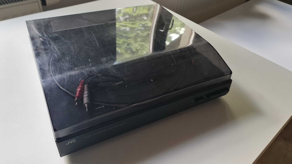 Gramofon JVC AL-E31BK