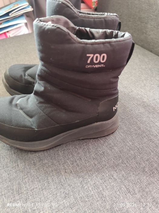 Buty  czarne  śniegowce