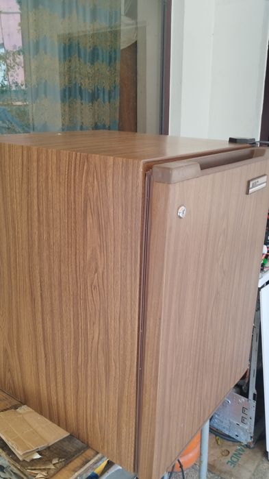 Frigorífico pequeno em bom estado