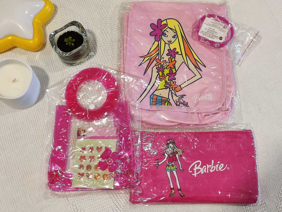 T-shirt e acessórios Barbie (mala, estojo) - Novos