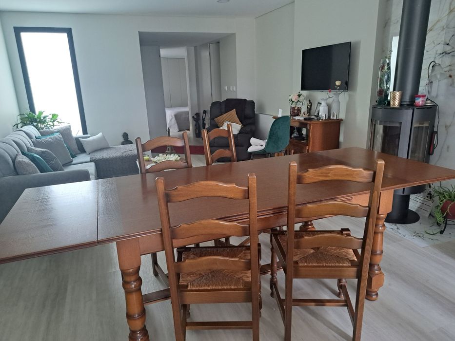 Mesa de jantar extensível com cadeiras