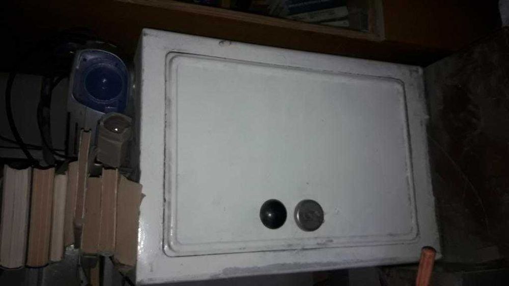 Сейф металлический