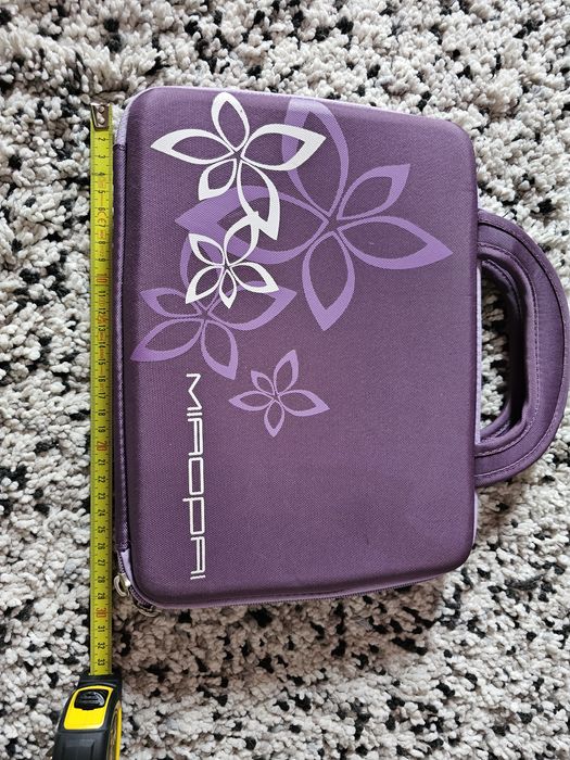 Vende-se bolsa para tablet ou portátil.