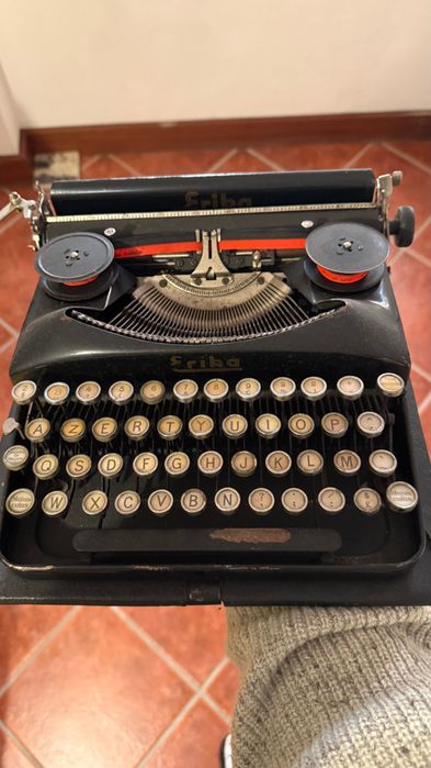 Máquina escrever antiga Erika