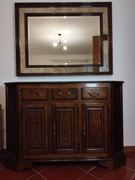 Aparador com espelho