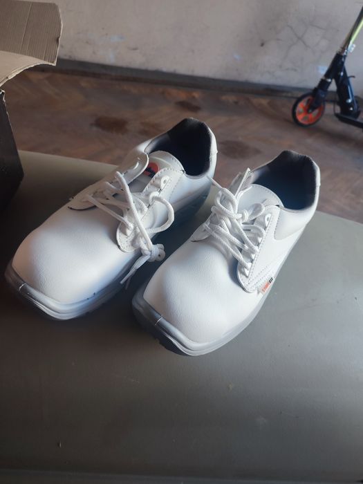 Sprzedam buty robocze rozmiar 42