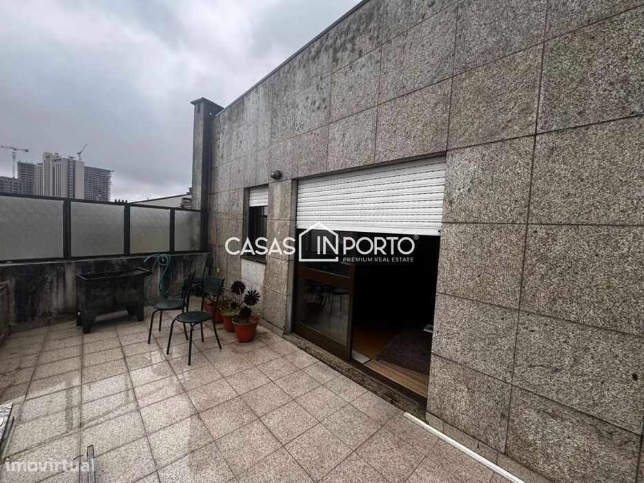 T1 Recuado com Terraço Privativo Próximo do Metro