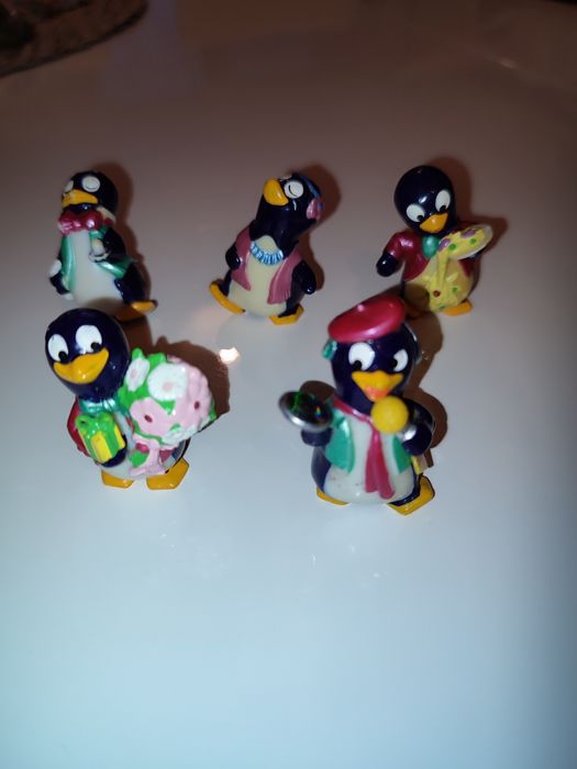 Figurki pingwiny z Kinder niespodzianki